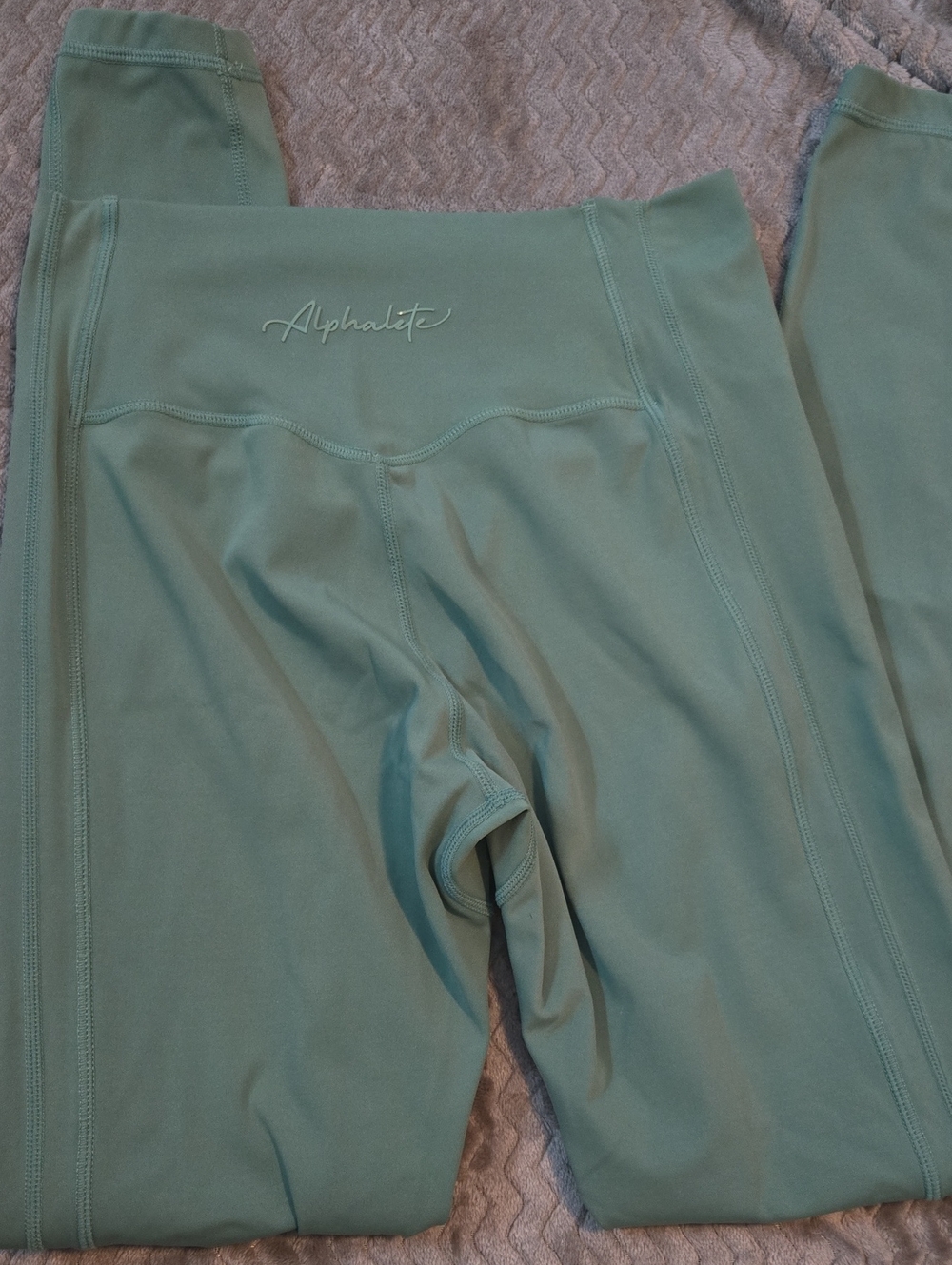 Alphalete High-Rise Leggings in Sage